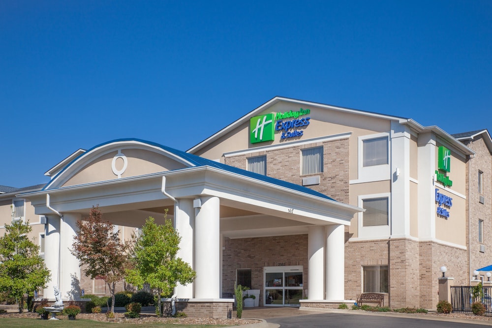 Clarksville Vacations - Holiday Inn Express Hotel  Suites Clarksville, an IHG Hotel - Property Image 1