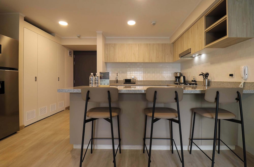 w Beautiful 2BR w Balcony in Miraflores