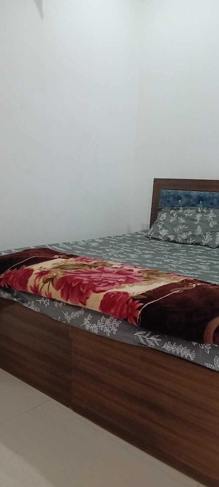 Kanak Hotel & Restaurant