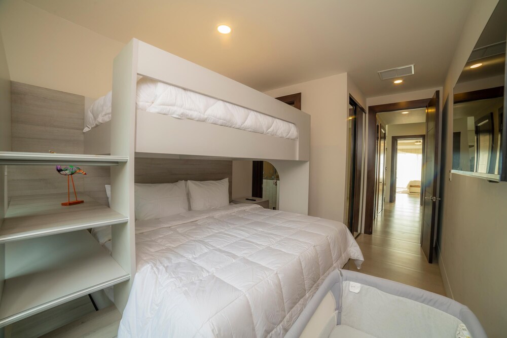 Miramar 5D -3 Bedr 3 Bath Ocean View
