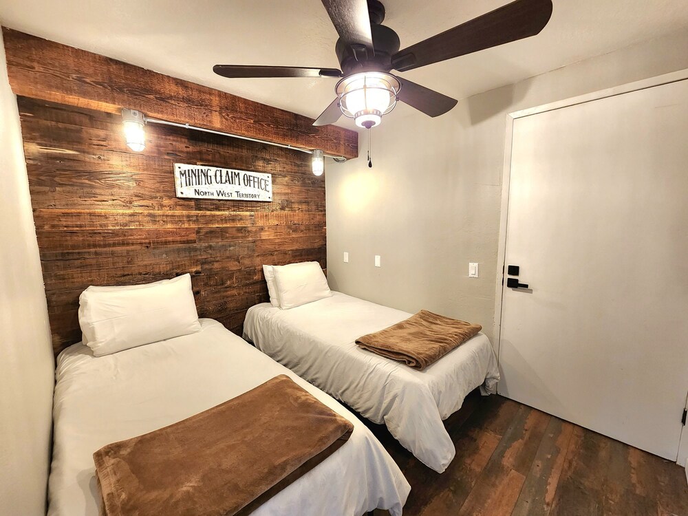 Miners Suite in Shaver Lake