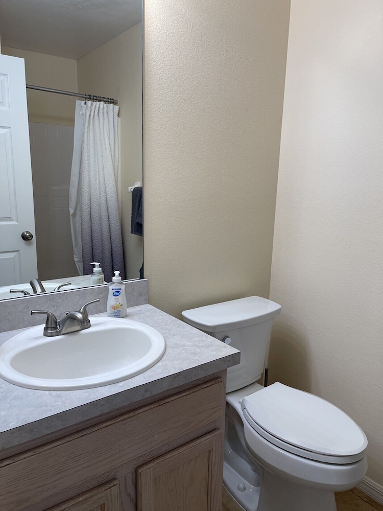 5 Bedroom Pool Home - Image 4