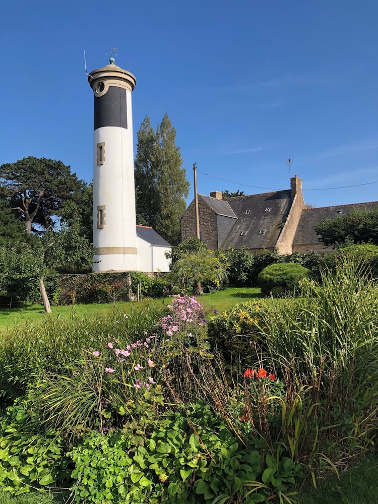 Sous Le Phare
