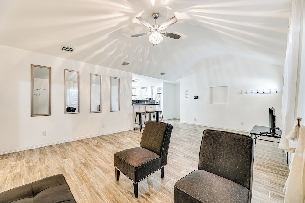 Convenient, Spacious & Peaceful: Home in Edinburg!
