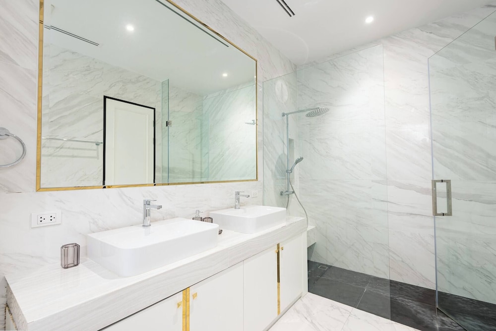 Stylish 7beds Poolhouse With Cinema & Lift - 2min to BTS