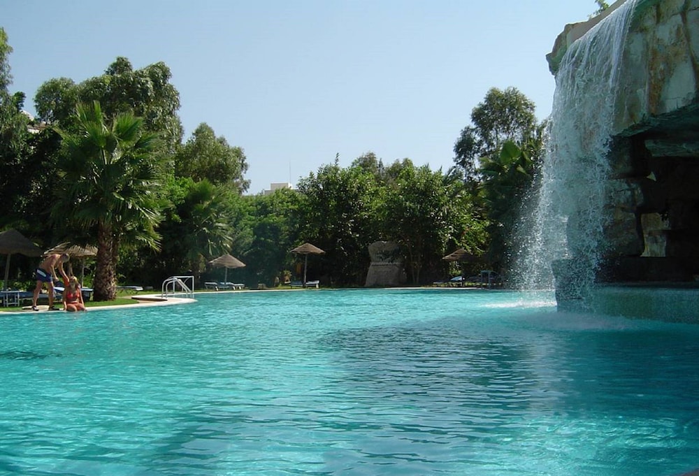 Hotel Shell Beach Hotel & Spa - Image 1