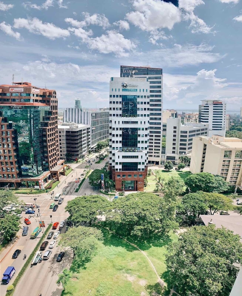 Spacious 1 BR Unit in AppleOne Ayala view 3