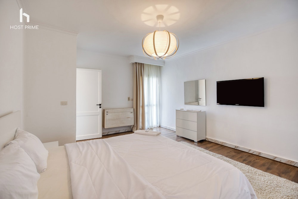 Grand Stay Apartment in Rehab City