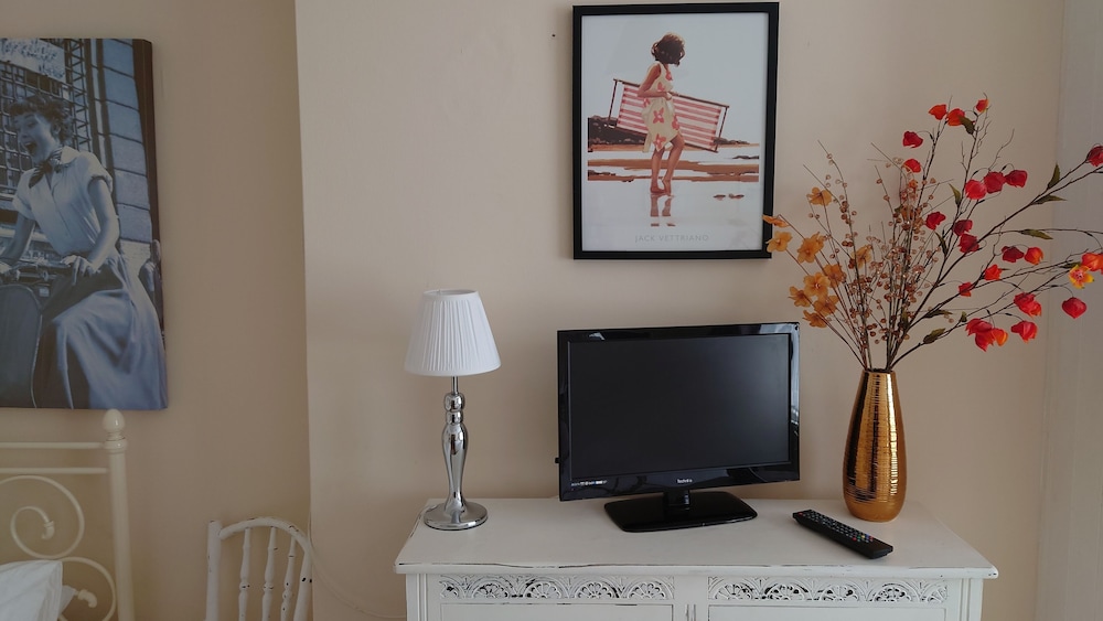 Gorgeous 4-bed House in Bexhill-on-sea, sea Views view 2