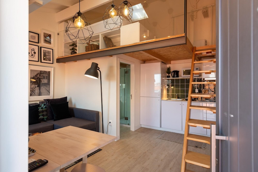 Mezzanine Stylish Apartment U