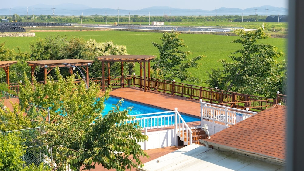 Ganghwado Byeolbatjigi Pension