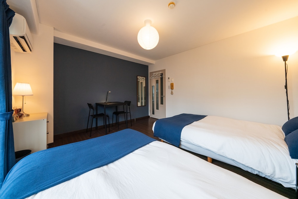 Namba West 5 connecting room