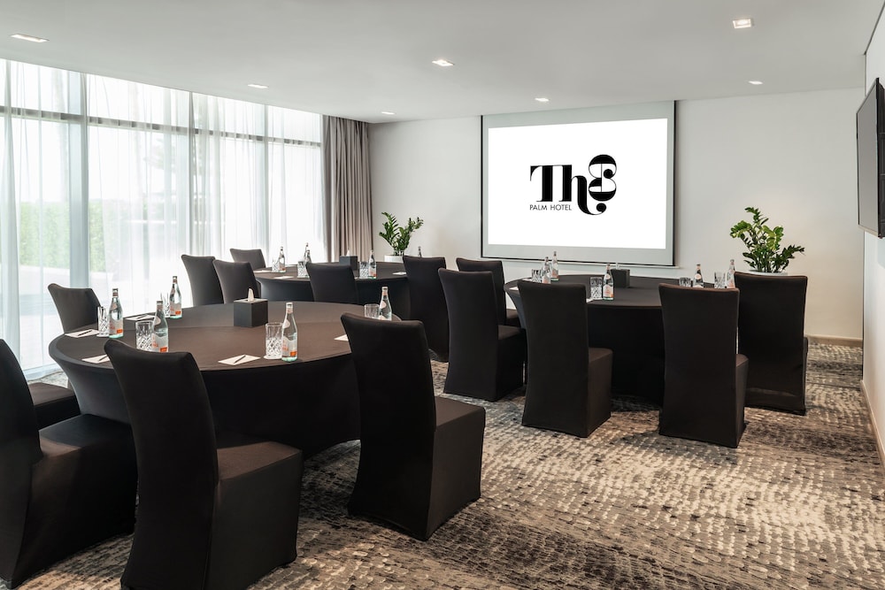 Th8 Palm Dubai Beach Resort, Vignette Collection by IHG