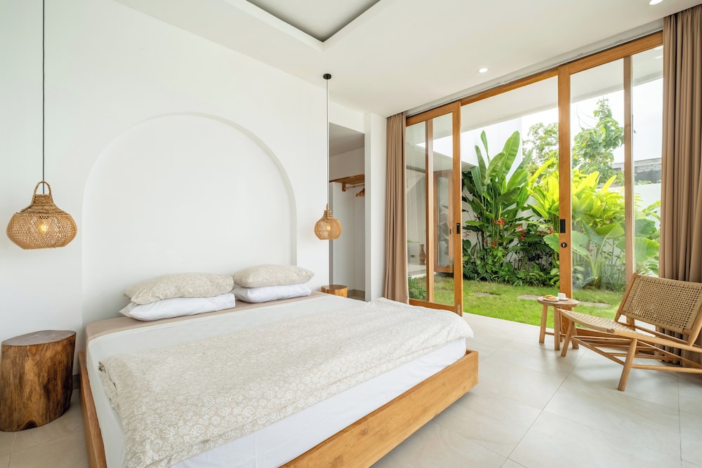 Tropical Modern Villa Amaya by OriVista