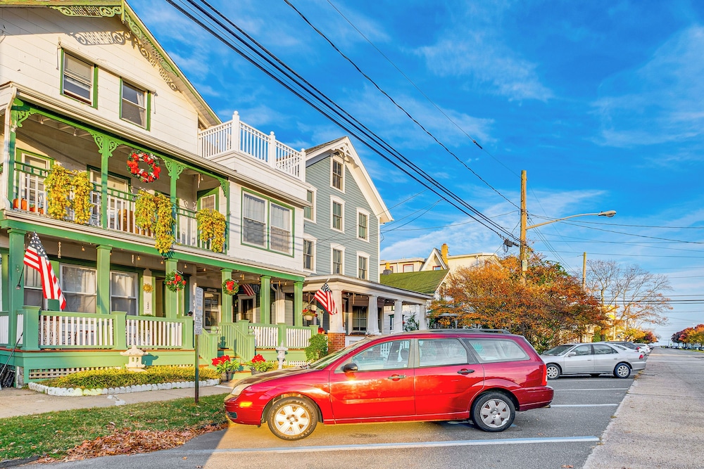 Walk to Ocean Grove Beach: Seaside Haven!