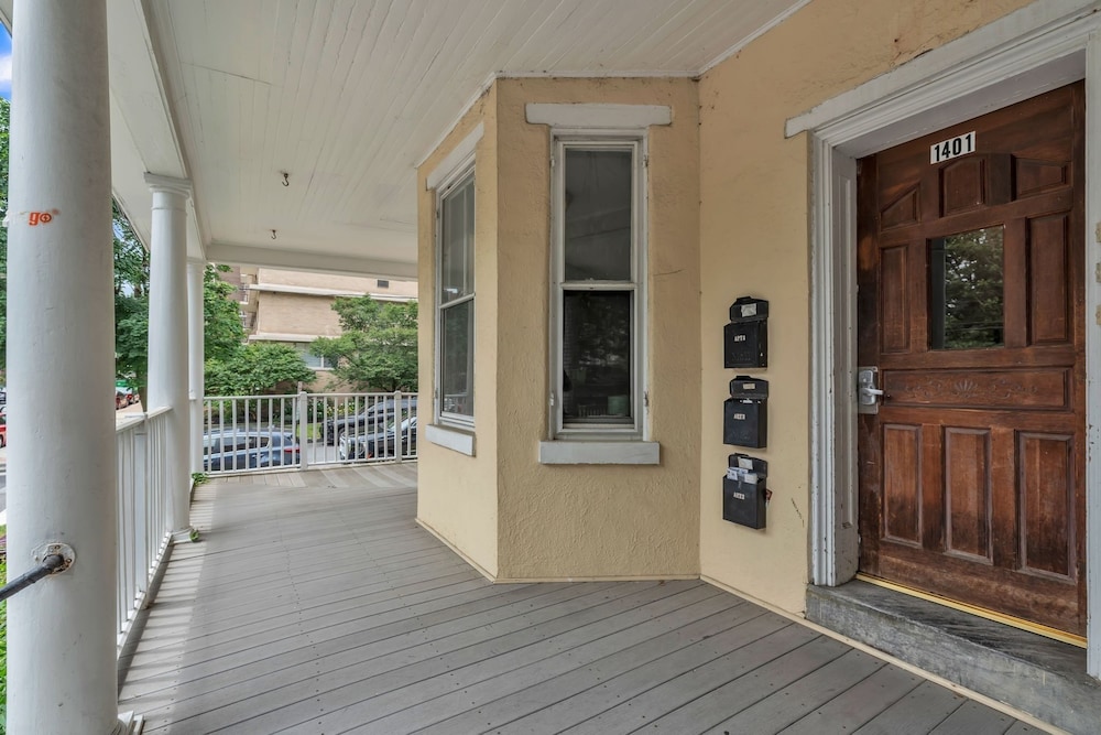 Trolley Teacup Charming Cozy Studio 1 Bedroom Apts by RedAwning view 2