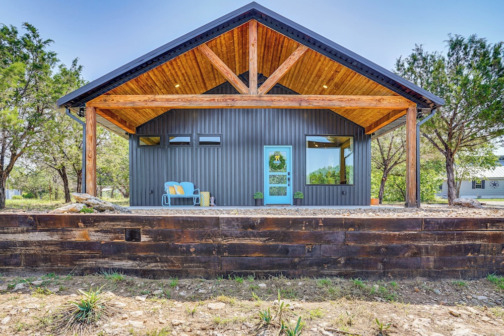 Recently Built Cabin w/ Pavilion in Granbury!
