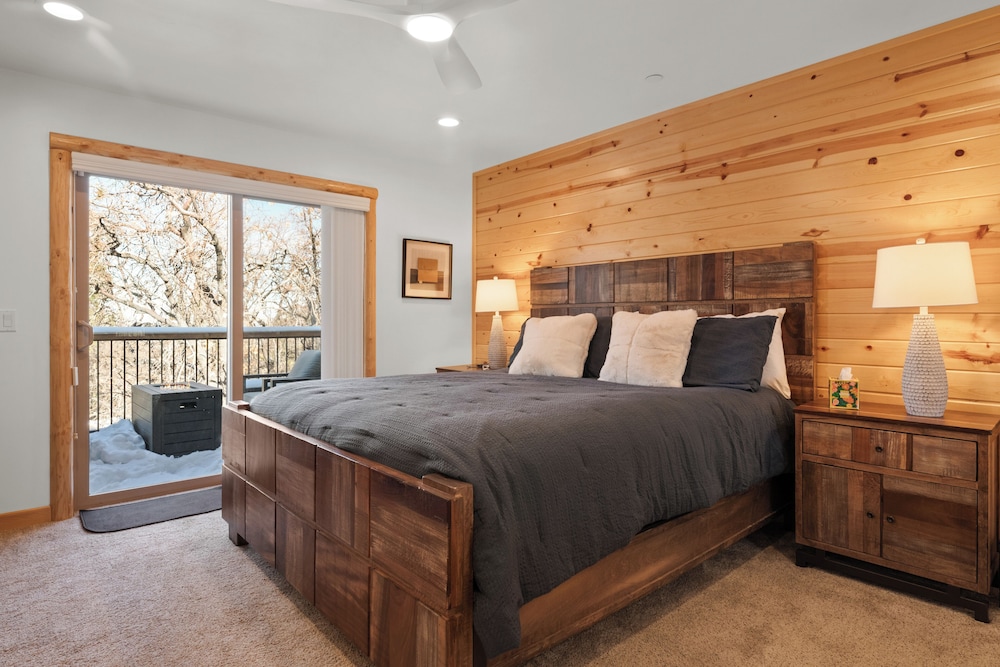 Acorn Cabin