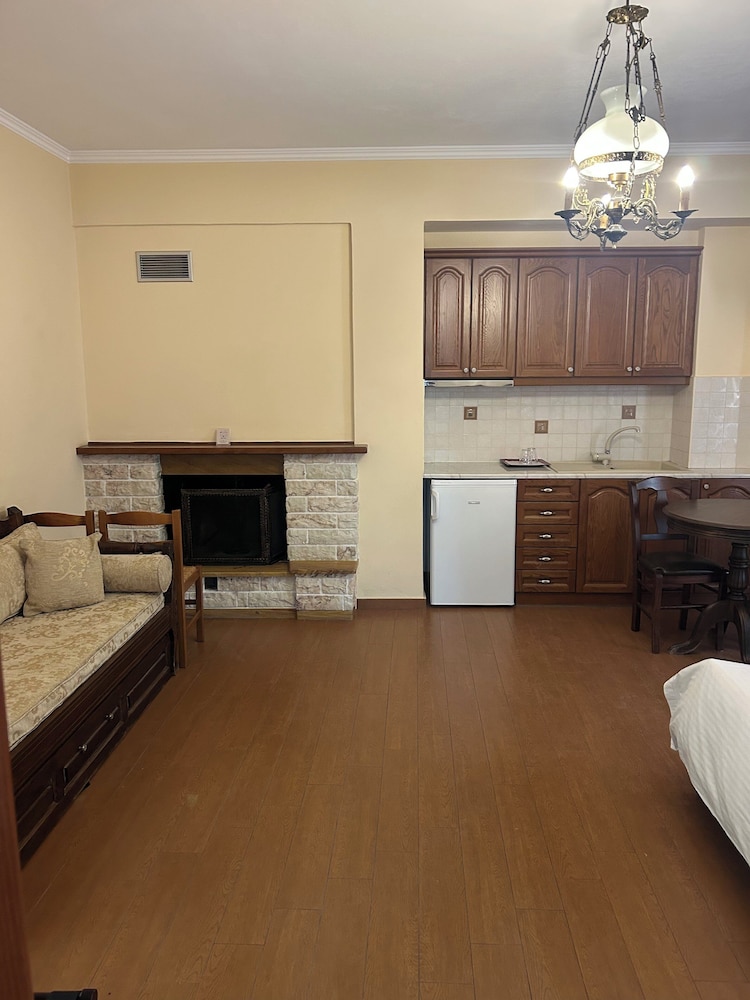 Aristarchos Lodge