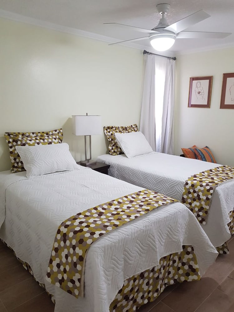 New Kingston Apt at Kensington Court