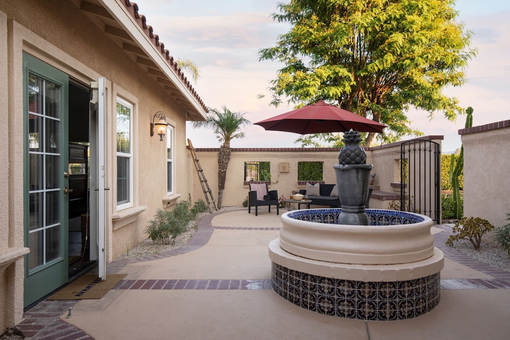 Villa Verdot by Avantstay Spectacular 6 BR Estate w Pool Hot Tub Tennis B-ball Courts