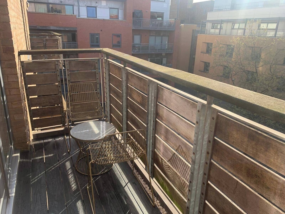 Central Liverpool Apartment-sleeps 6-free Parking