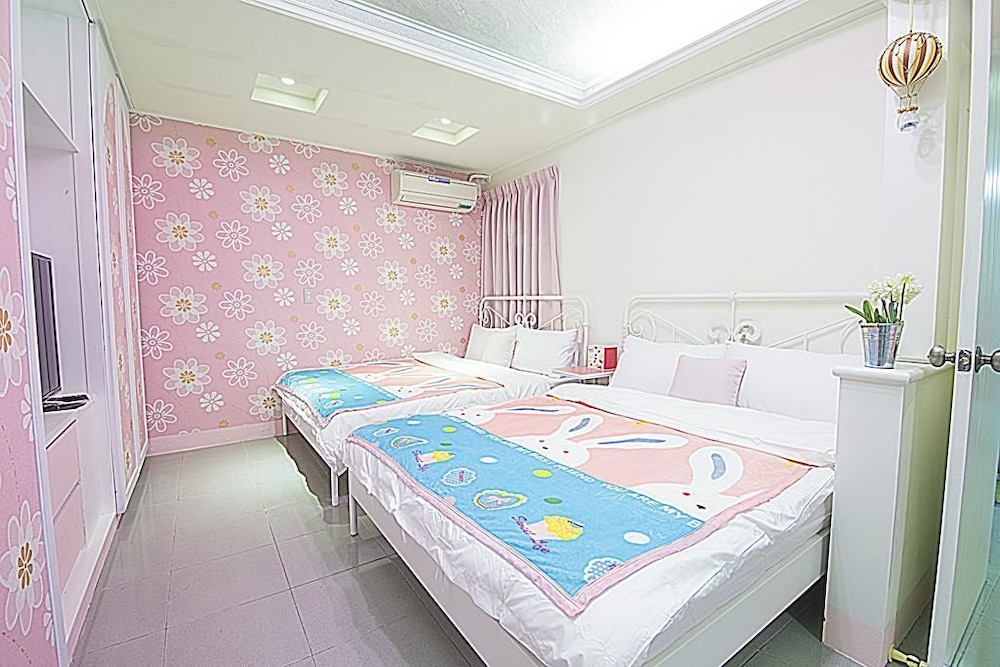 Garden House- Tainan Station