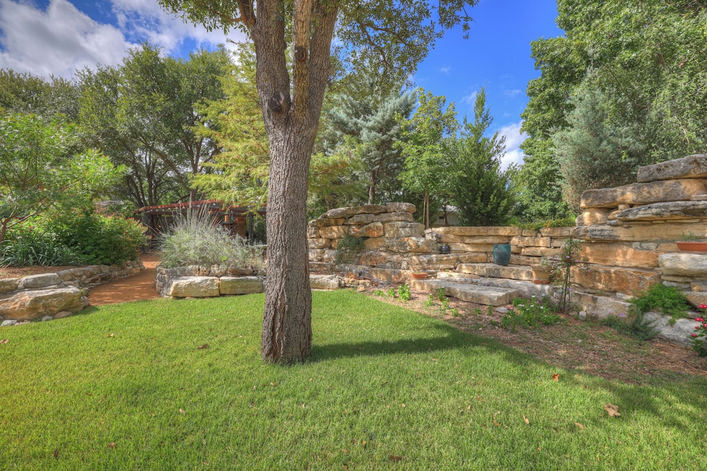 The Willows Casa Grande + Sundown Suite Sleeps 13 - Close to Main St