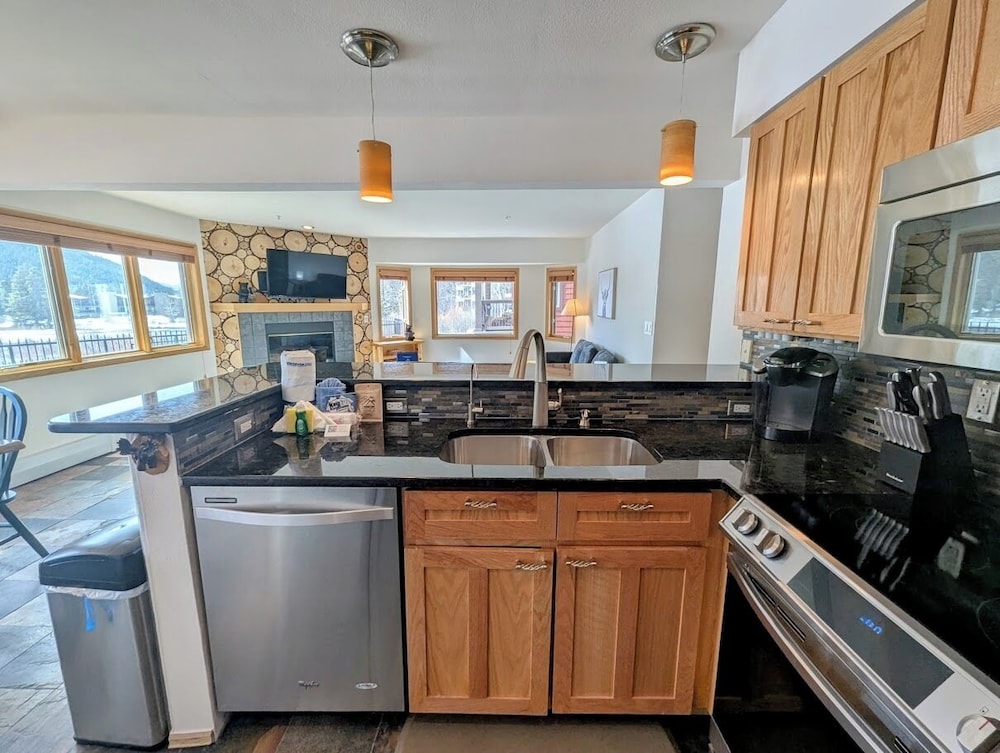 Cinnamon Ridge C114