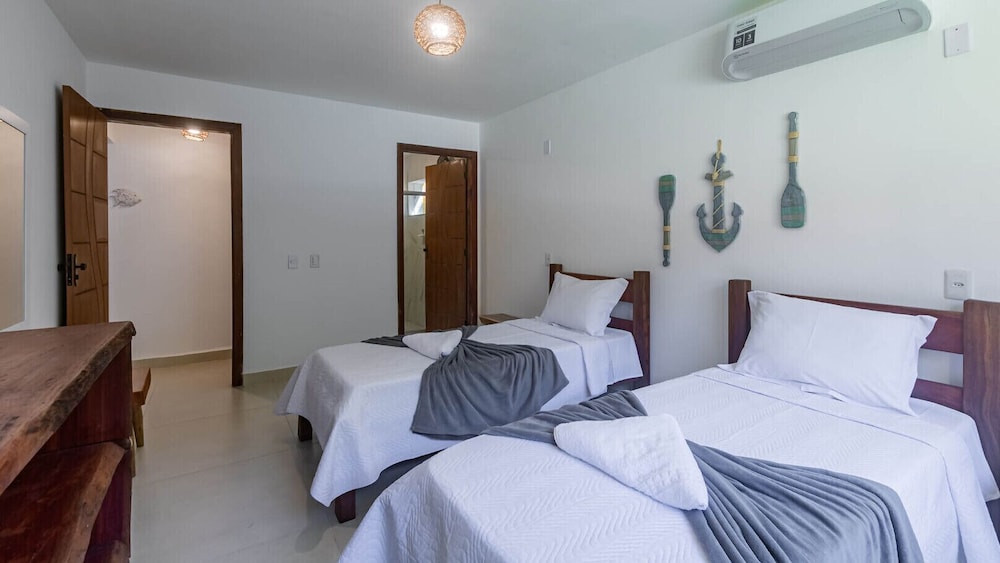 Casa Pet-friendly em Cond com Piscina e 5 Su tes
