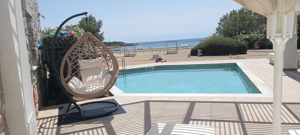 Cedar Bay Beachside Villas