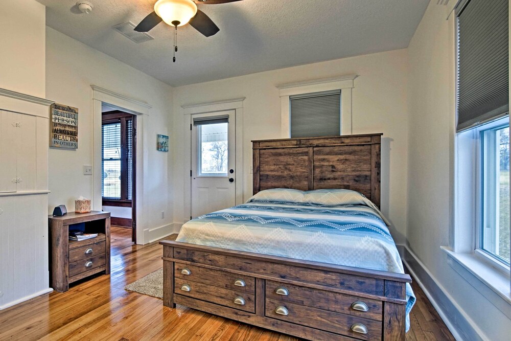 Lawrence Area Vacation Rental 15 Mi to Topeka! view 4
