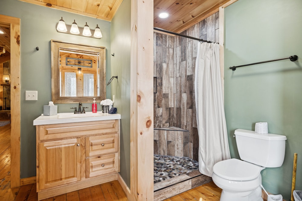The Wild Life 2 Bedroom Cabin