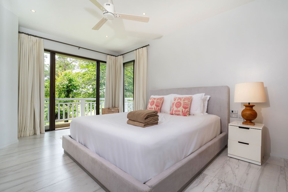 Laguna 2BR Apartment 2223 in Allamanda 2
