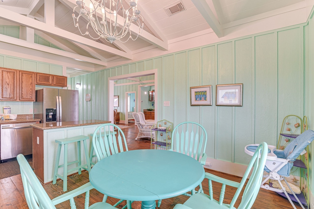 Walk to Beach: Home w/ Hot Tub & Deck in Gilchrist