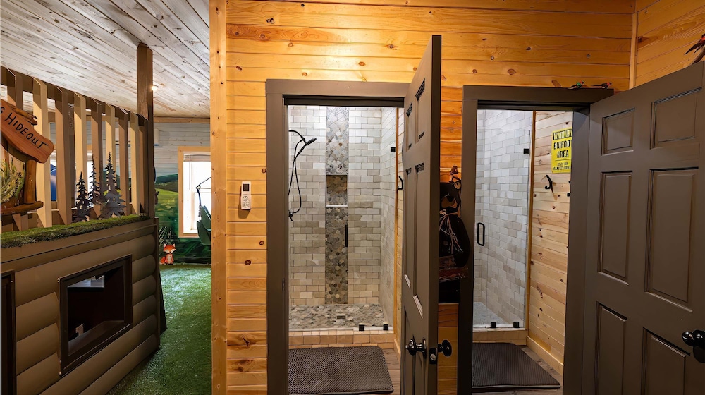 Bigfoot Bunkhouse Pool Views Theater Arcade Firepit Book Now