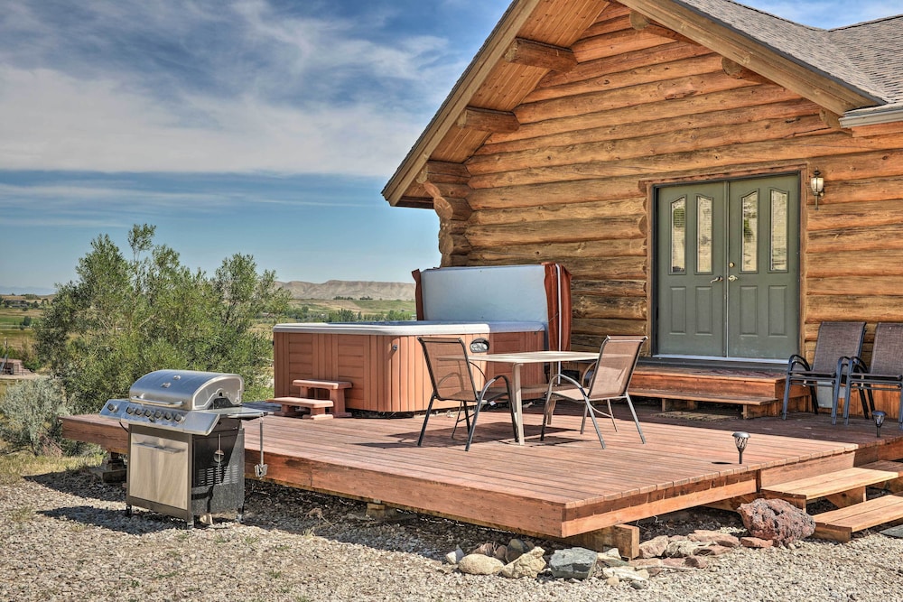 Exquisite Log Home With Lander Valley Views! - Property Image 9