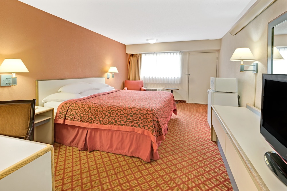 Days Inn by Wyndham Overland Park/Metcalf/Convention Center - Property Image 12