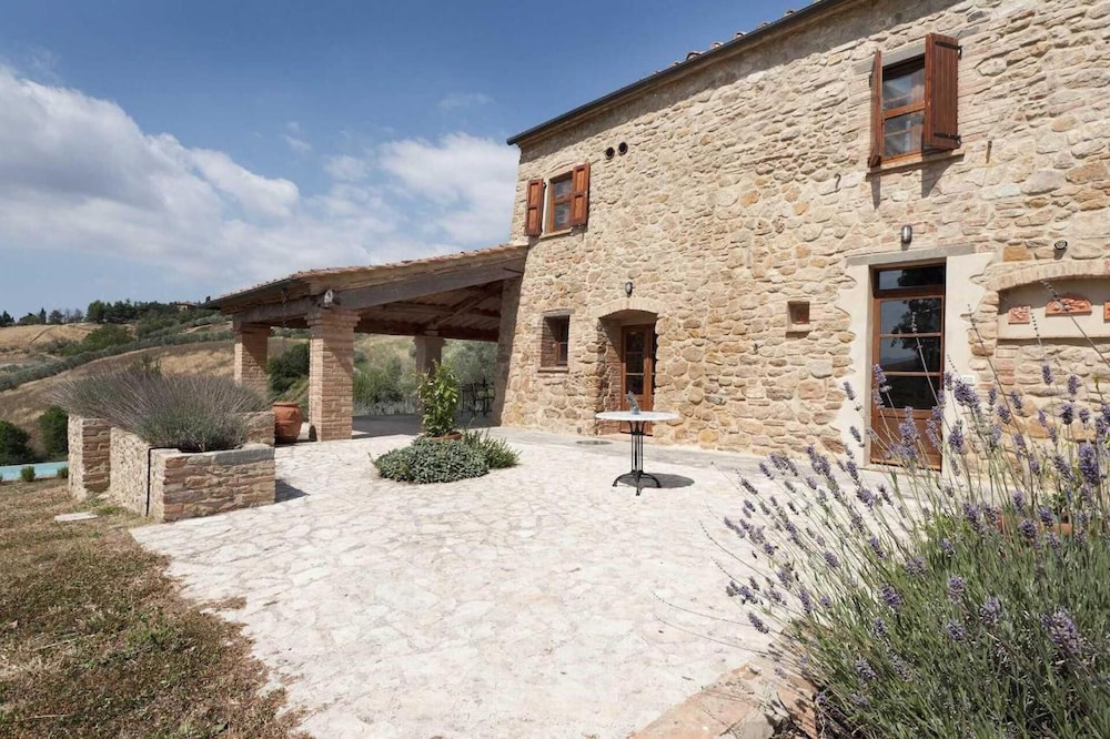 Villa Cantucci Volterra view 3