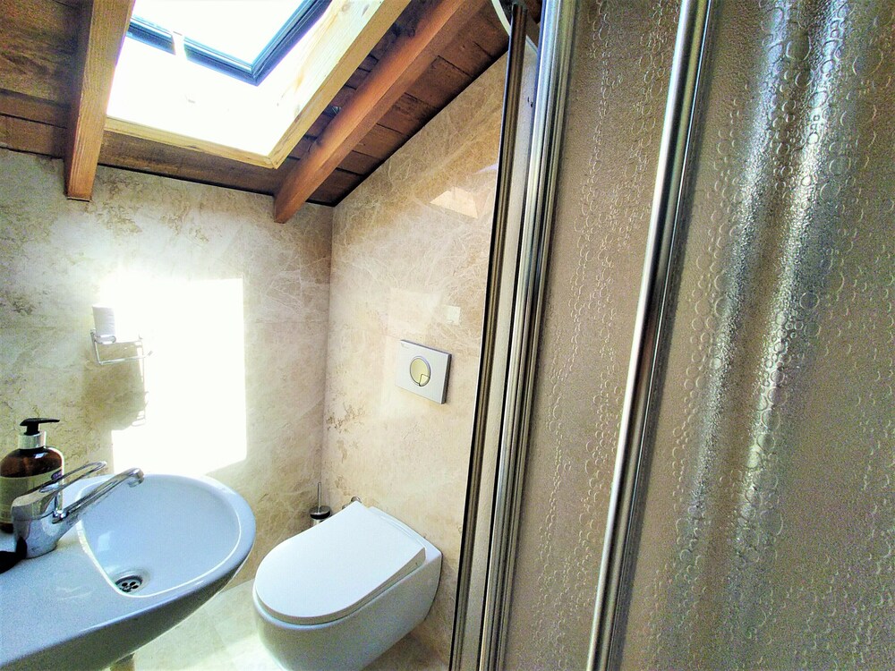 Photo 33