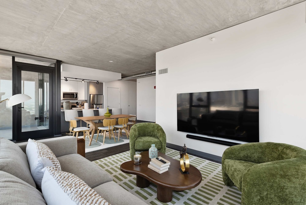 Cloud9 4apt in Building Fultonmkt The Cubist