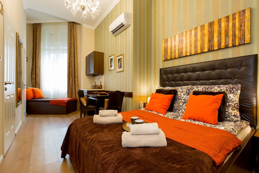Budapest Holidays Harmony