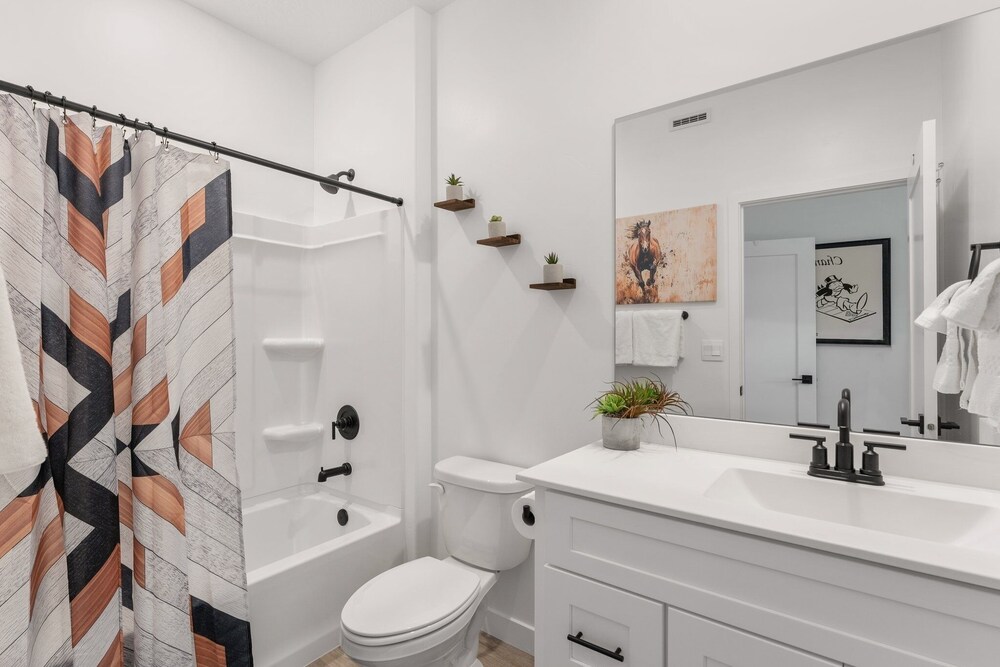 Popular Poolside Retreat 4 Bedroom Townhouse
