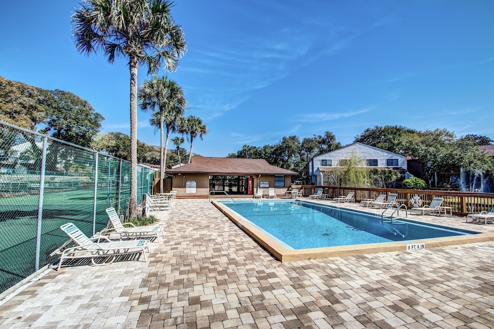 2585 Forest Ridge 2 Bedroom Condo