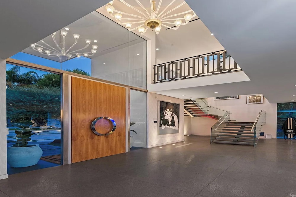 Alta Royale - Exquisite Designer Retreat Near Soho House & Rodeo Drive