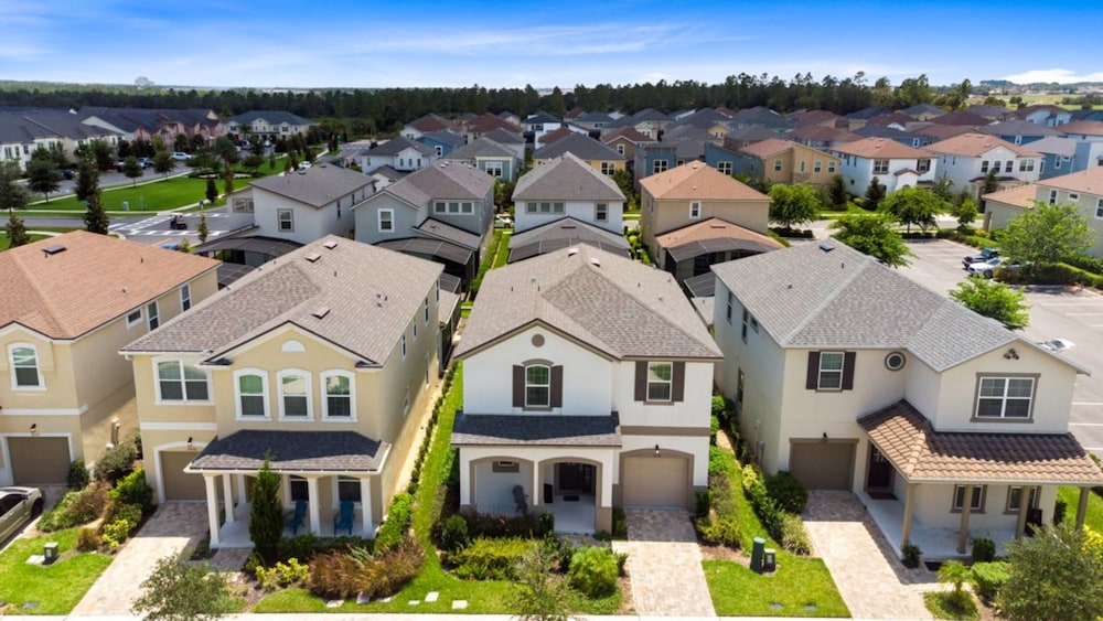 Incredible Resort 4 bed Pool Spa Home view 5