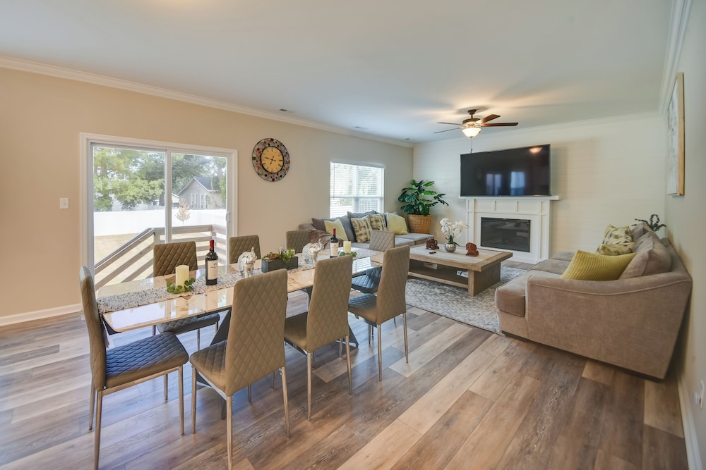 Walk to Beach: Group Getaway in Coastal Virginia