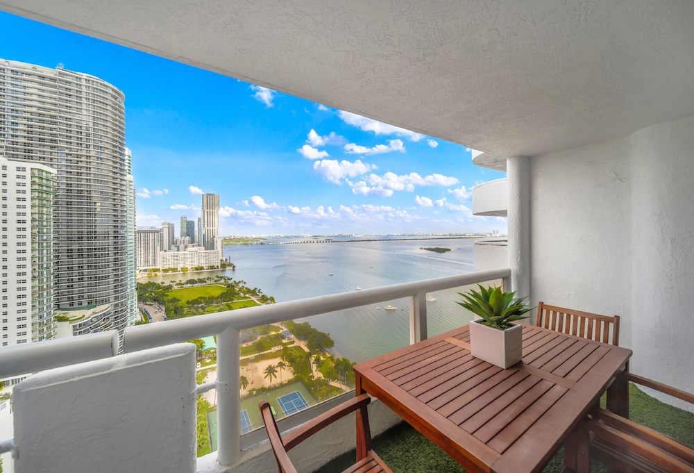Serene and Modern Apartment Centrally Located