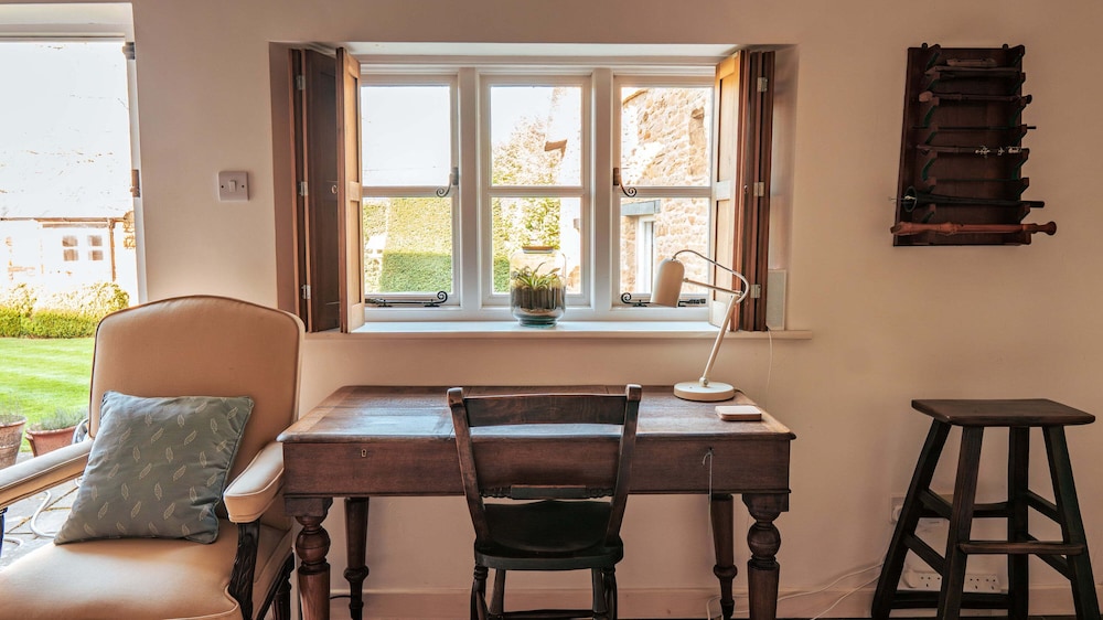 4Bed Thatched Cottage in Oxfordshire