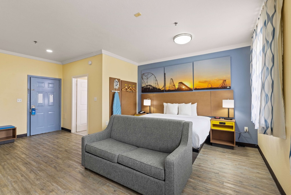 Days Inn & Suites by Wyndham Euless DFW Airport South view 3